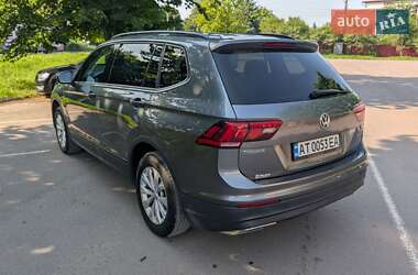 Внедорожник / Кроссовер Volkswagen Tiguan 2017 в 
