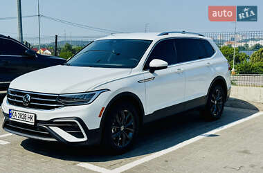 Внедорожник / Кроссовер Volkswagen Tiguan 2024 в 