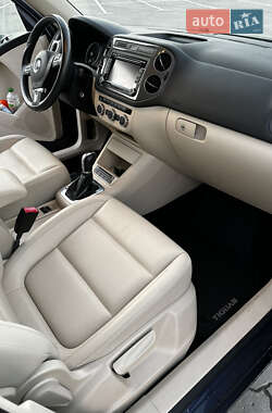 Позашляховик / Кросовер Volkswagen Tiguan 2012 в 