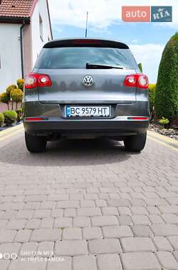 Внедорожник / Кроссовер Volkswagen Tiguan 2011 в 