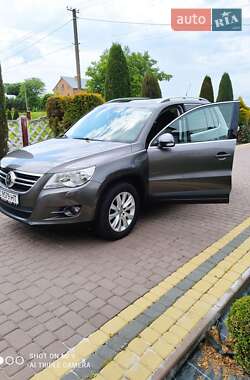 Внедорожник / Кроссовер Volkswagen Tiguan 2011 в 
