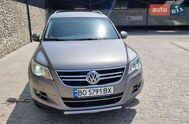 Позашляховик / Кросовер Volkswagen Tiguan 2010 в Тернополі