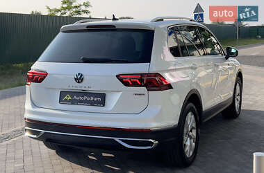 Внедорожник / Кроссовер Volkswagen Tiguan 2021 в 