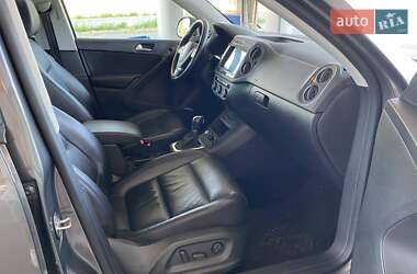 Внедорожник / Кроссовер Volkswagen Tiguan 2015 в 