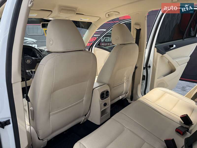 Внедорожник / Кроссовер Volkswagen Tiguan 2016 в Днепре