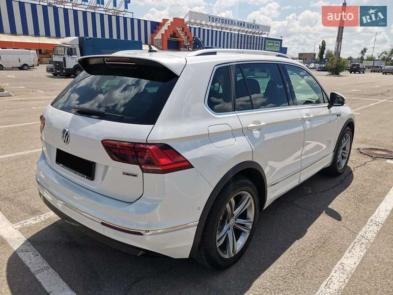 Позашляховик / Кросовер Volkswagen Tiguan 2019 в 