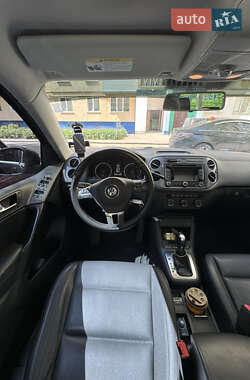 Внедорожник / Кроссовер Volkswagen Tiguan 2012 в 