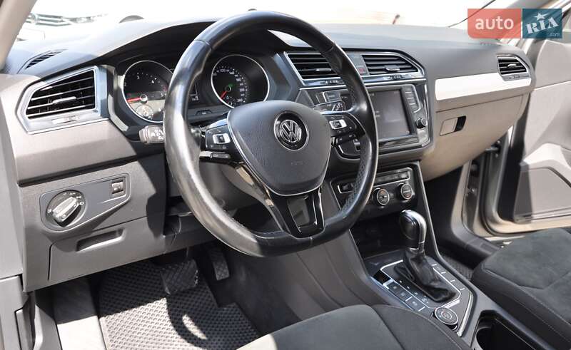 Внедорожник / Кроссовер Volkswagen Tiguan 2016 в Одессе