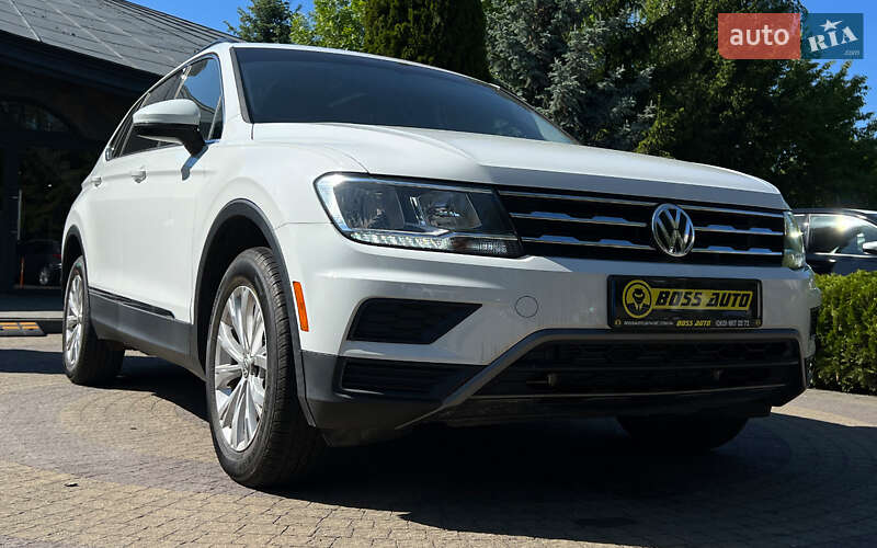 Внедорожник / Кроссовер Volkswagen Tiguan 2017 в 