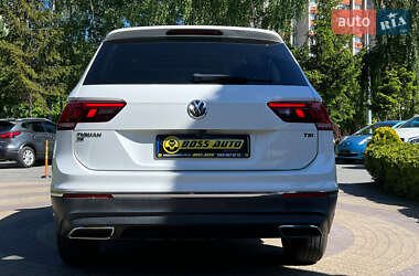 Внедорожник / Кроссовер Volkswagen Tiguan 2017 в 