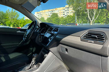 Внедорожник / Кроссовер Volkswagen Tiguan 2017 в 