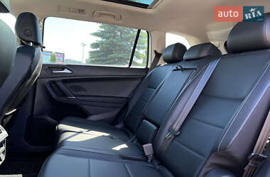 Внедорожник / Кроссовер Volkswagen Tiguan 2017 в 