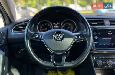 Внедорожник / Кроссовер Volkswagen Tiguan 2017 в 