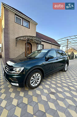 Внедорожник / Кроссовер Volkswagen Tiguan 2019 в Благовещенском