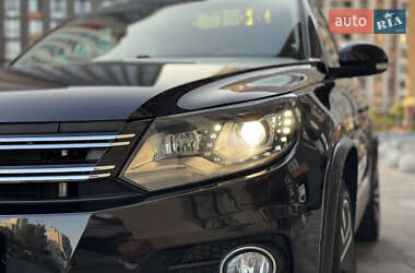 Внедорожник / Кроссовер Volkswagen Tiguan 2016 в 