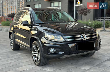 Внедорожник / Кроссовер Volkswagen Tiguan 2016 в 