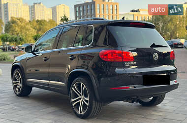 Внедорожник / Кроссовер Volkswagen Tiguan 2016 в 