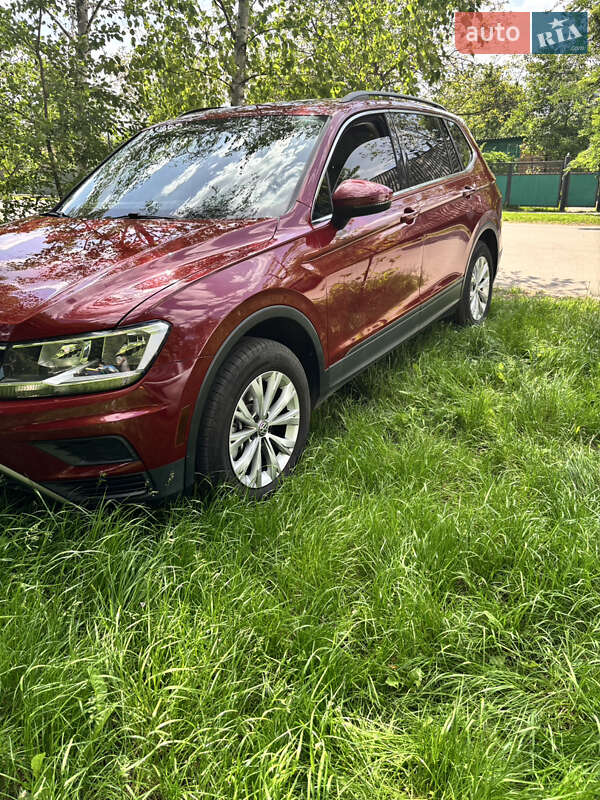 Внедорожник / Кроссовер Volkswagen Tiguan 2018 в Миргороде