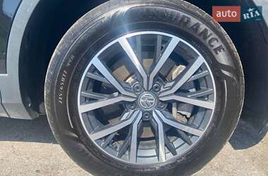 Внедорожник / Кроссовер Volkswagen Tiguan 2021 в 