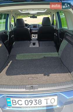 Внедорожник / Кроссовер Volkswagen Tiguan 2016 в 