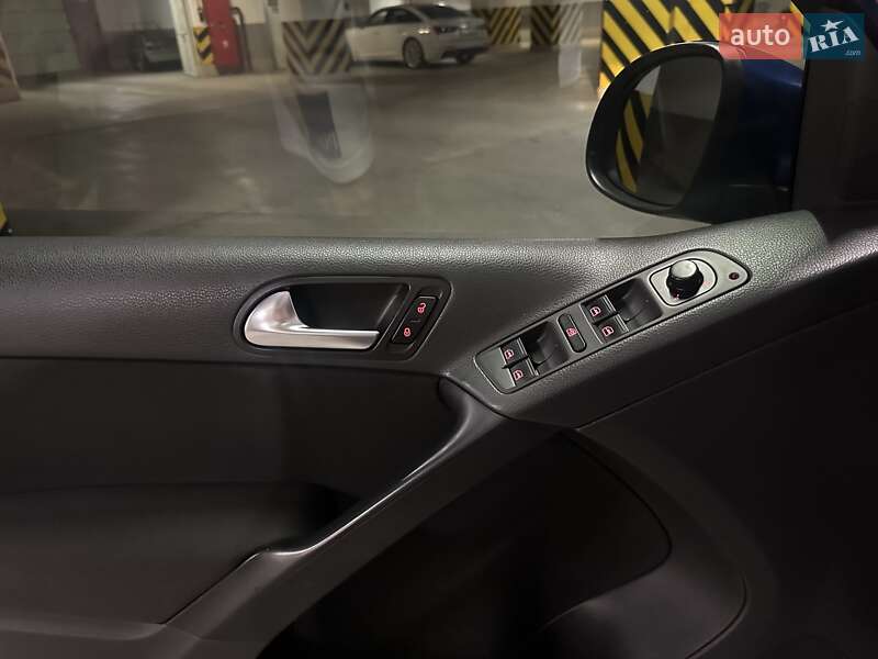 Внедорожник / Кроссовер Volkswagen Tiguan 2010 в Киеве