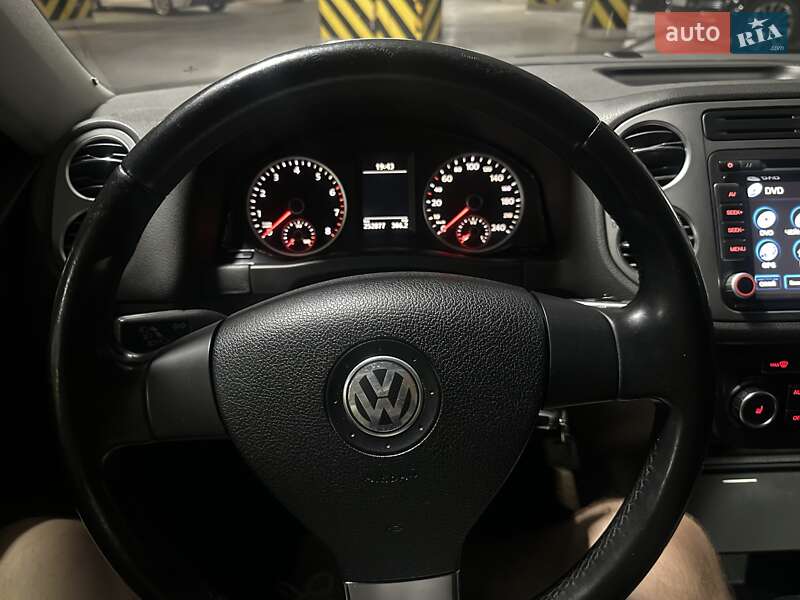 Внедорожник / Кроссовер Volkswagen Tiguan 2010 в Киеве