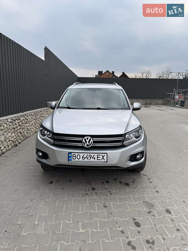 Внедорожник / Кроссовер Volkswagen Tiguan 2017 в 