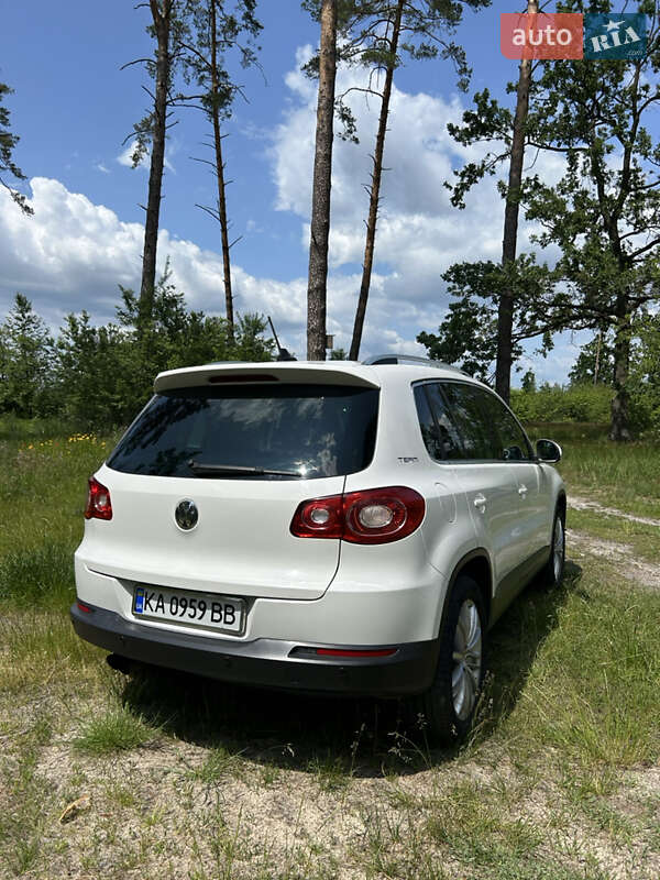 Внедорожник / Кроссовер Volkswagen Tiguan 2011 в Киеве