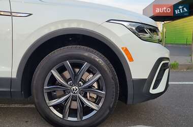 Позашляховик / Кросовер Volkswagen Tiguan 2022 в 