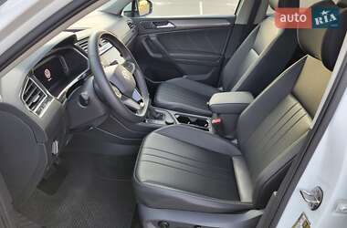 Позашляховик / Кросовер Volkswagen Tiguan 2022 в 