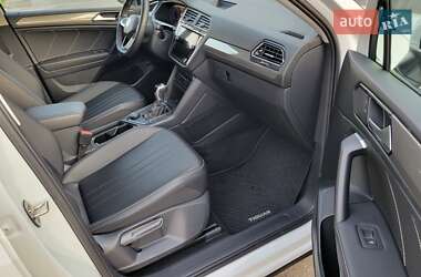Позашляховик / Кросовер Volkswagen Tiguan 2022 в 