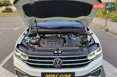 Позашляховик / Кросовер Volkswagen Tiguan 2022 в 