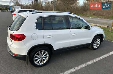Внедорожник / Кроссовер Volkswagen Tiguan 2016 в 