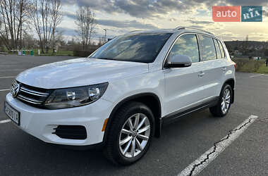 Внедорожник / Кроссовер Volkswagen Tiguan 2016 в 
