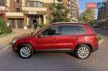 Внедорожник / Кроссовер Volkswagen Tiguan 2011 в Софиевской Борщаговке