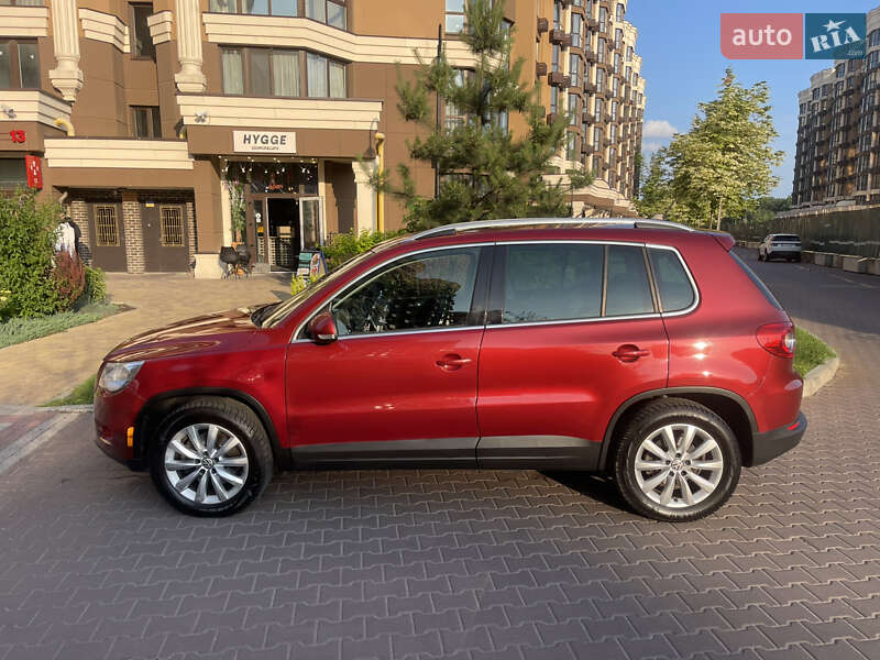 Внедорожник / Кроссовер Volkswagen Tiguan 2011 в 