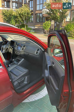Внедорожник / Кроссовер Volkswagen Tiguan 2011 в 