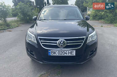 Внедорожник / Кроссовер Volkswagen Tiguan 2010 в Ровно