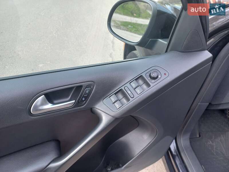 Внедорожник / Кроссовер Volkswagen Tiguan 2016 в Киеве фото 8 Внедорожник / Кроссовер Volkswagen Tiguan 2016 в Киеве