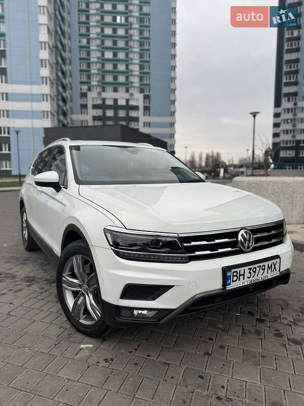 Внедорожник / Кроссовер Volkswagen Tiguan 2017 в Одессе