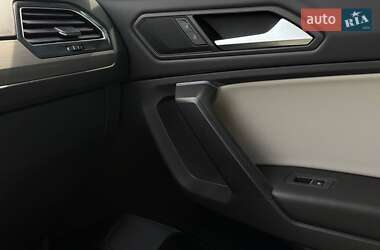 Внедорожник / Кроссовер Volkswagen Tiguan 2021 в 