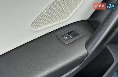 Внедорожник / Кроссовер Volkswagen Tiguan 2021 в 