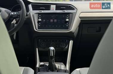 Внедорожник / Кроссовер Volkswagen Tiguan 2021 в 