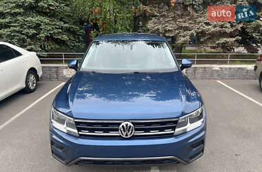 Внедорожник / Кроссовер Volkswagen Tiguan 2020 в 