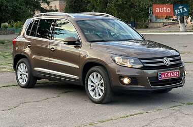 Внедорожник / Кроссовер Volkswagen Tiguan 2015 в Новоархангельске