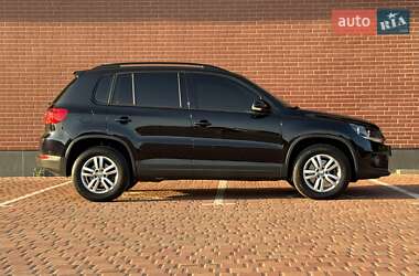 Внедорожник / Кроссовер Volkswagen Tiguan 2014 в 
