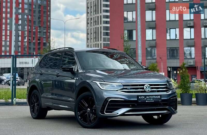 Внедорожник / Кроссовер Volkswagen Tiguan 2021 в 