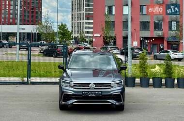 Внедорожник / Кроссовер Volkswagen Tiguan 2021 в 