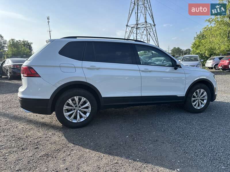 Внедорожник / Кроссовер Volkswagen Tiguan 2017 в Хмельницком