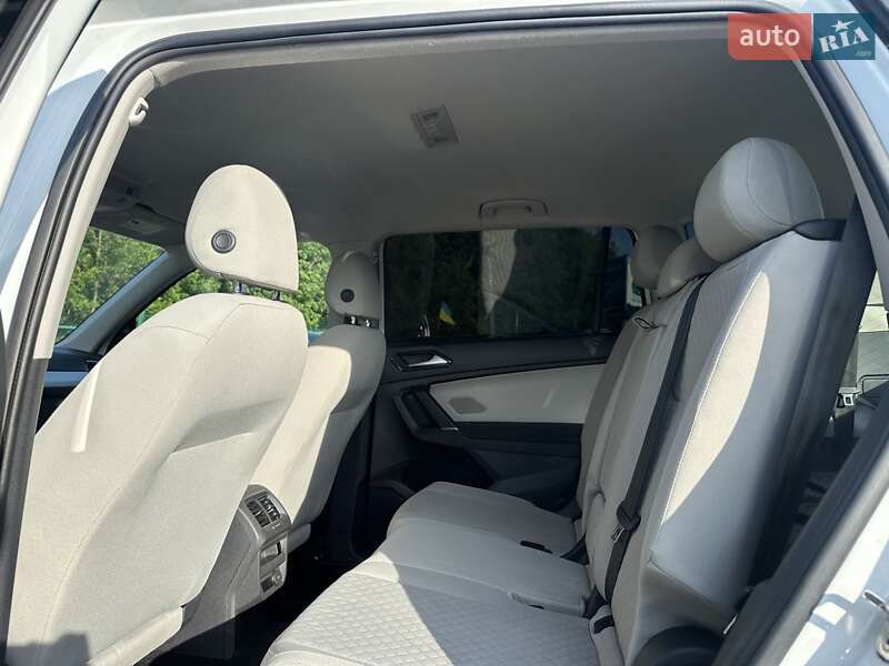 Внедорожник / Кроссовер Volkswagen Tiguan 2017 в Хмельницком